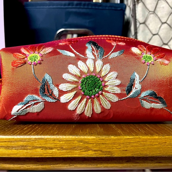 Floral Hand clutch - Picture 1 of 4